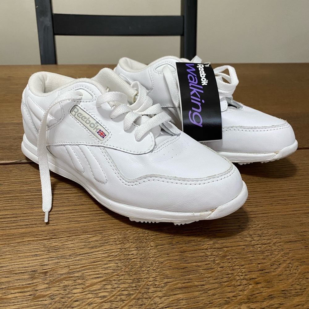 NWT vintage white retro reebok walking shoes